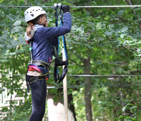 Spätsommerfest des Hospizverein Schwerin im Schweriner Kletterwald: Kinder beim Klettern